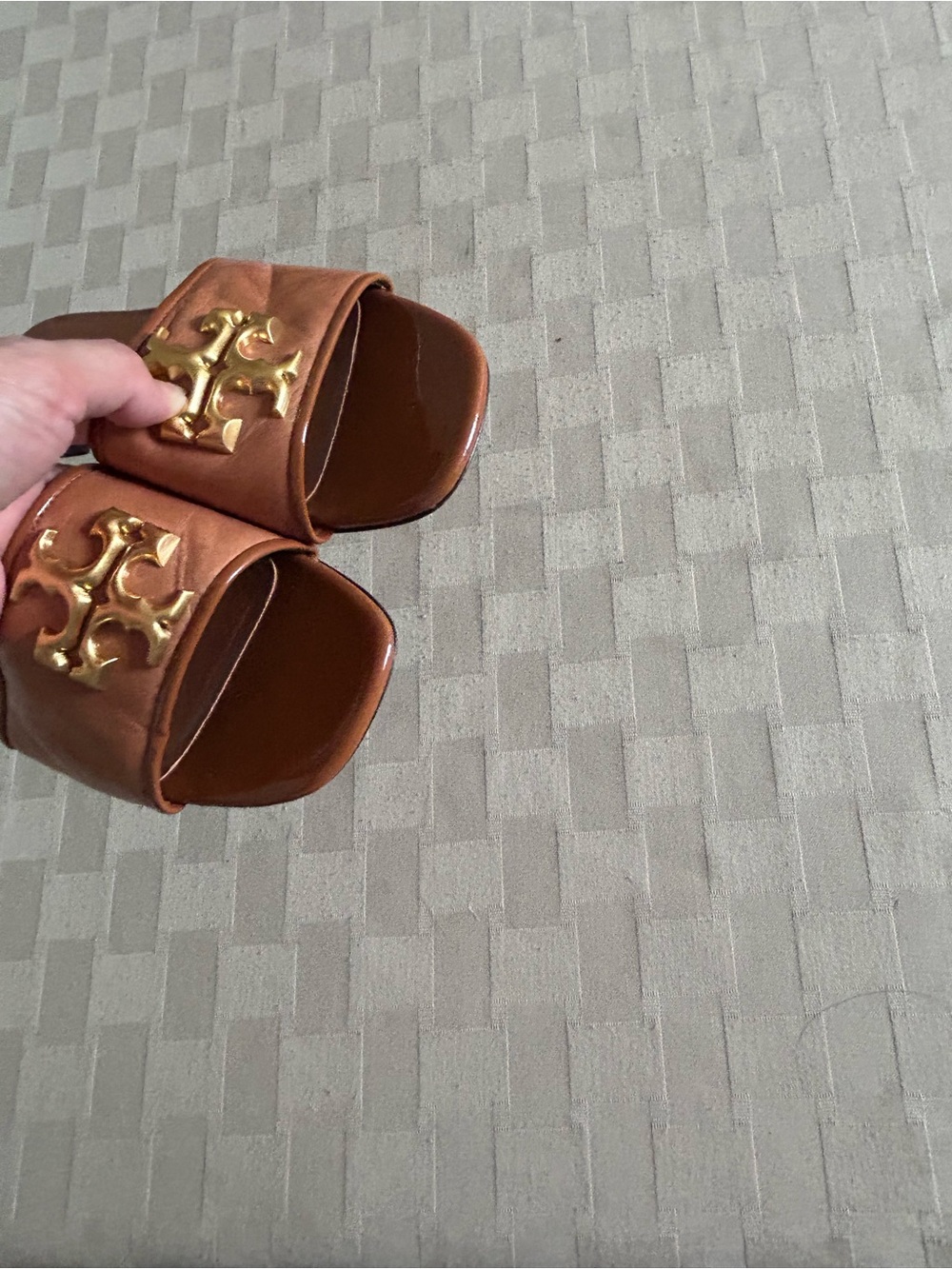 Tory Burch Eleanor Slides Sandals in Bourbon Brown Goat Leather - Picture 12 of 13